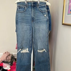 Abercrombie & Fitch The 90’s Relaxed Jean Ultra High Rise